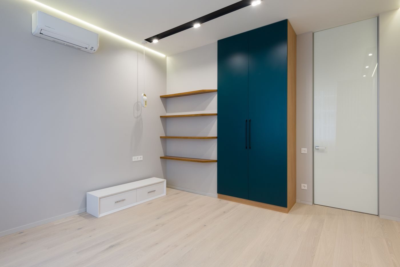 Innenausbau mit Wandverkleidung