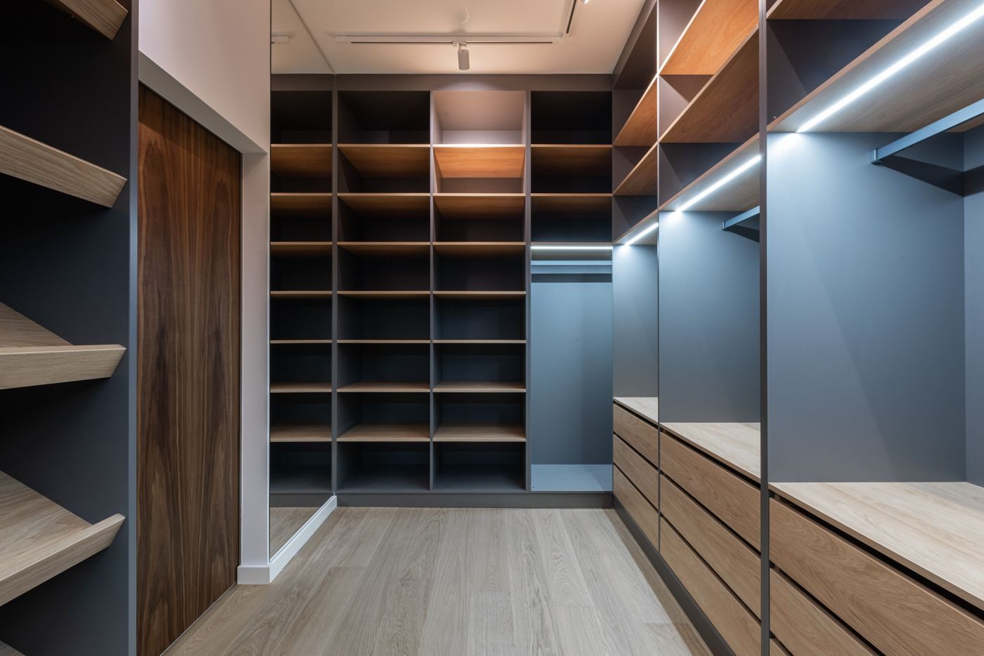 Einbauschrank unter der Dachschräge